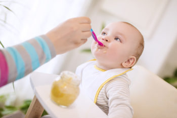8 نصائح للتغذية السليمة للأطفال حديثي الولادة